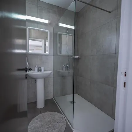 Nissi Avenue 64 1 - Luxcyservices *