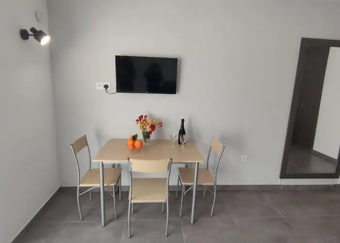 アパート Nissi Avenue 64 1 - Luxcyservices アヤナパ