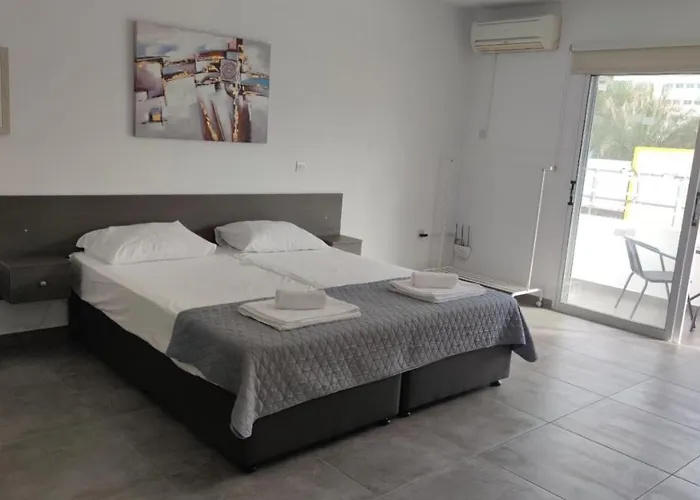 Nissi Avenue 64 1 - Luxcyservices アパート