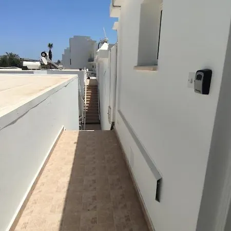 Nissi Avenue Apartament *