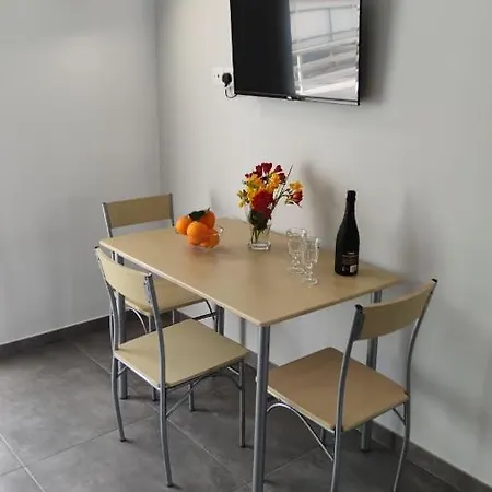 Apartament Nissi Avenue