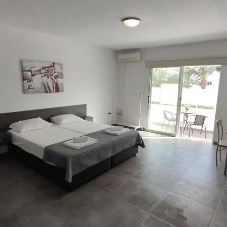 Nissi Avenue Apartament *